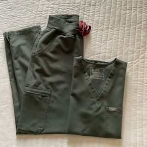 Figs High Waisted Yola scrub pants & Catarina One-Pocket scrub top